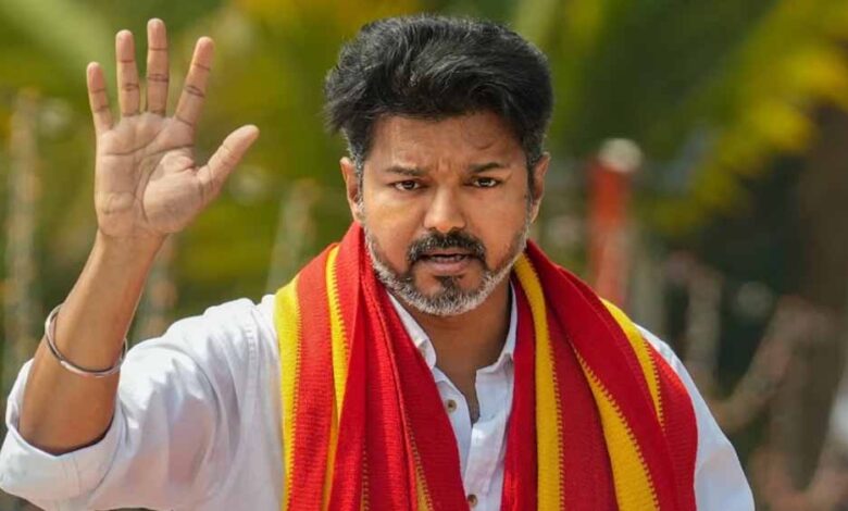 तमिलनाडु-की-राजनीति-में-तेज-हुई-अभिनेता-विजय-की-एंट्री,-इरोड-की-जनसभा-में-dmk-सरकार-पर-साधा-निशाना