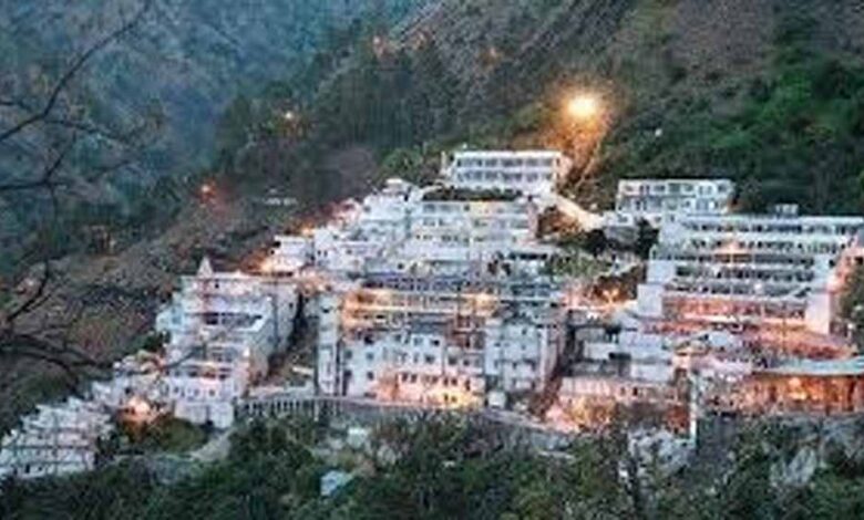 नए-साल-पर-माता-वैष्णो-देवी-में-श्रद्धालुओं-की-भीड़-को-लेकर-प्रशासन-अलर्ट,-सुरक्षा-के-पुख्ता-इंतजाम