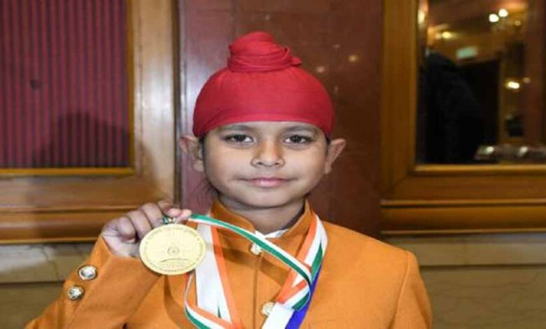 10-साल-की-उम्र-में-‘ऑपरेशन-सिंदूर’-का-हिस्सा-बने-सरवन-सिंह,-बाल-पुरस्कार-से-किया-गया-सम्मानित