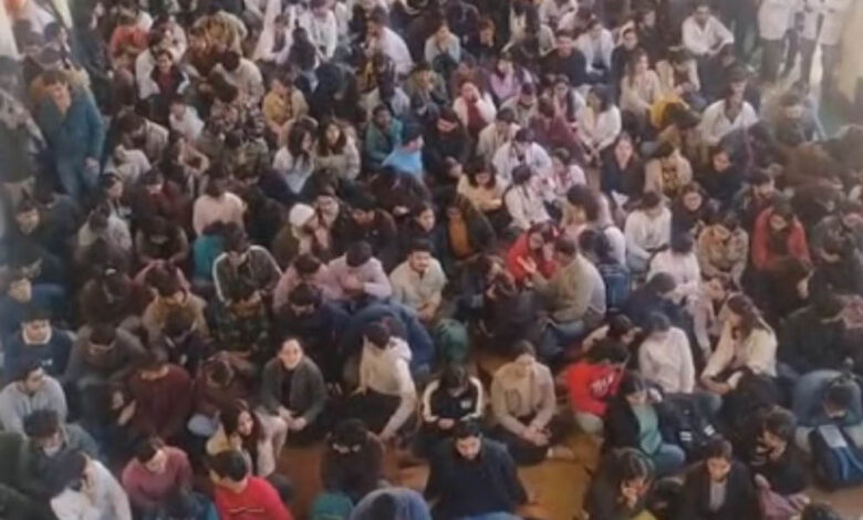 हिमाचल-में-डॉक्टरों-की-अनिश्चितकालीन-हड़ताल,-opd-सेवाएं-ठप,-इमरजेंसी-चालू