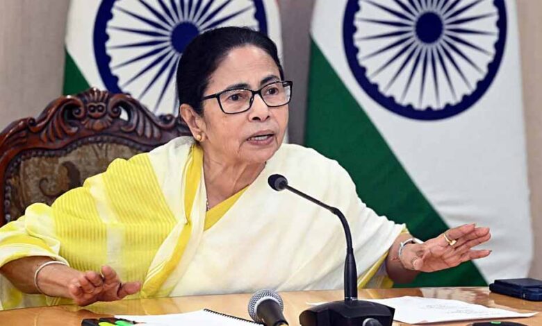 भाजपा-शासित-राज्यों-में-बंगाली-मजदूरों-पर-अत्याचार-का-आरोप,-पीड़ित-परिवारों-के-साथ-खड़ी-हैं-ममता-बनर्जी