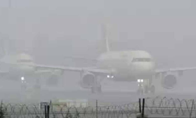 कोहरे-की-मार:-igi-एयरपोर्ट-पर-फ्लाइट्स-लेट,-यात्रियों-के-लिए-एडवाइजरी-जारी