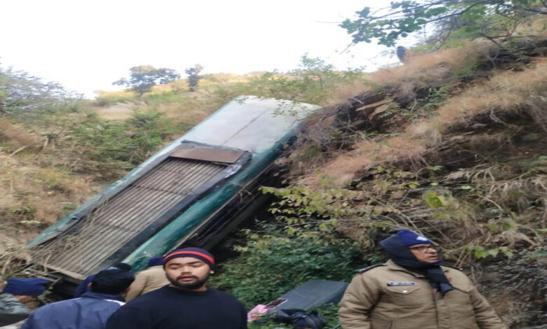 उत्तराखंड-के-अल्मोड़ा-में-बस-खाई-में-गिरी,-6-लोगों-की-मौत,-सीएम-धामी-ने-जताया-शोक
