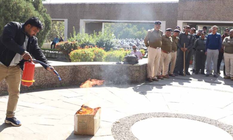 विद्युत कंपनियों के मुख्यालय शक्त‍िभवन में हुआ अग्न‍िशमन प्रशिक्षण और मॉकड्रि‍ल