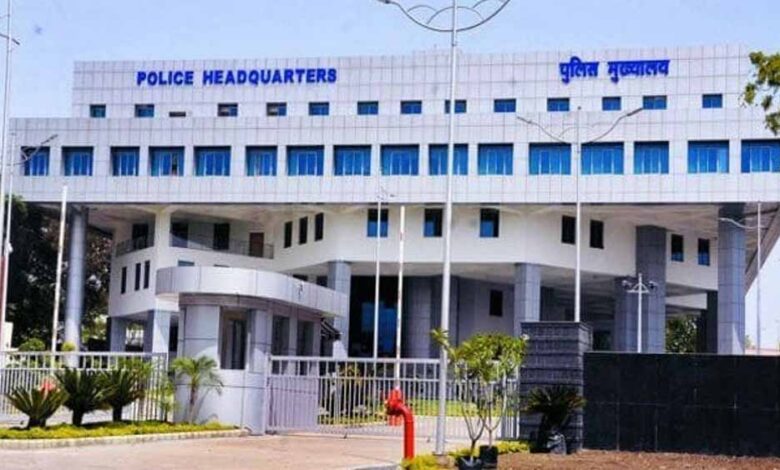 पुलिस मुख्यालय परिवार द्वारा चार सेवानिवृत्‍त कर्मचारियों को भावभीनी विदाई