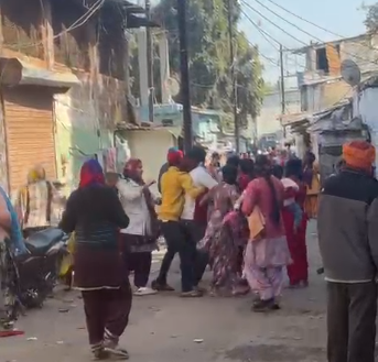 भोपाल में निगरानी शुदा बदमाश का तांडव, दोनों हाथों में तलवारें लहराकर मचाया आतंक