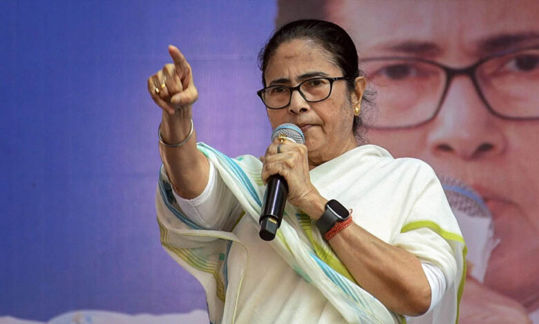 कोलकाता-में-ed-की-रेड-के-बीच-ममता-बनर्जी-का-बयान,-बोलीं-–-गृहमंत्री-लोकतंत्र-नहीं-बचा-पा-रहे