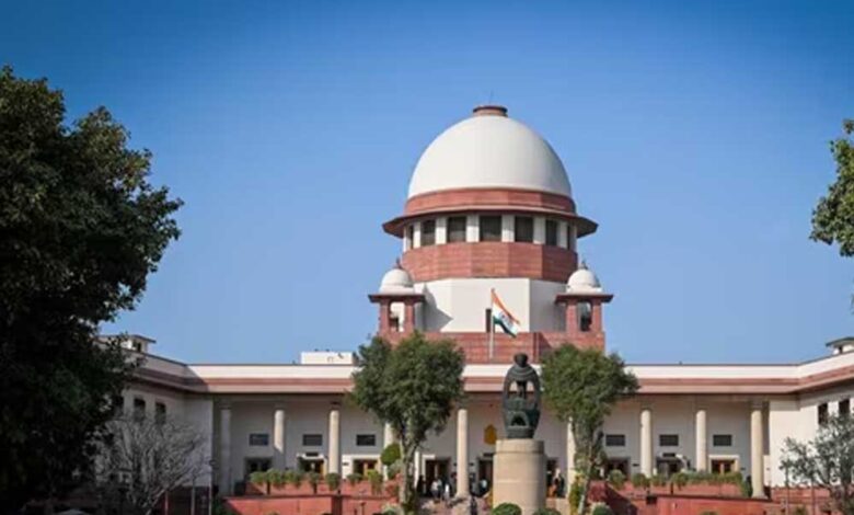 SC का बड़ा फैसला: कॉन्ट्रेक्ट कर्मचारियों को सरकारी कर्मचारियों जैसे अधिकार नहीं