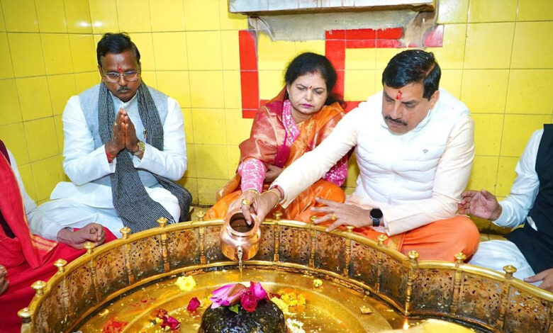 मुख्यमंत्री यादव ने पत्नी के साथ उज्जैन के बृहस्पति मंदिर में किया दर्शन और पूजा-अर्चना