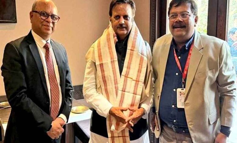 उप मुख्यमंत्री शुक्ल ने अलायन्स एयरवेज के प्रबंध निदेशक सेन से रीवा-रायपुर विमान सेवा के संबंध में किया विमर्श