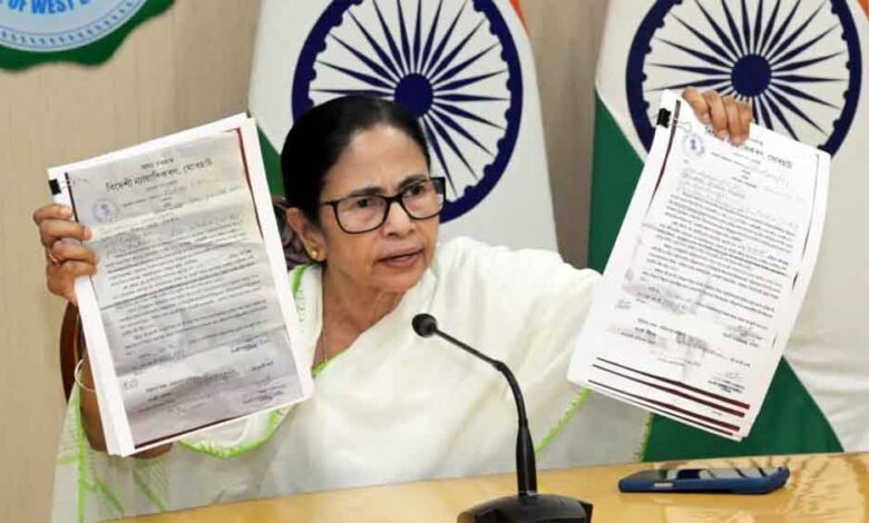 बंगाल में SIR को लेकर बढ़ा तनाव, ममता बनर्जी का दावा—‘रोज 3–4 लोग आत्महत्या को मजबूर’