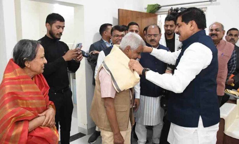 भोपाल: सीएम ने किया ‘संध्या छाया’ वृद्धाश्रम का उद्घाटन, 327 करोड़ की पेंशन राशि का हस्तांतरण