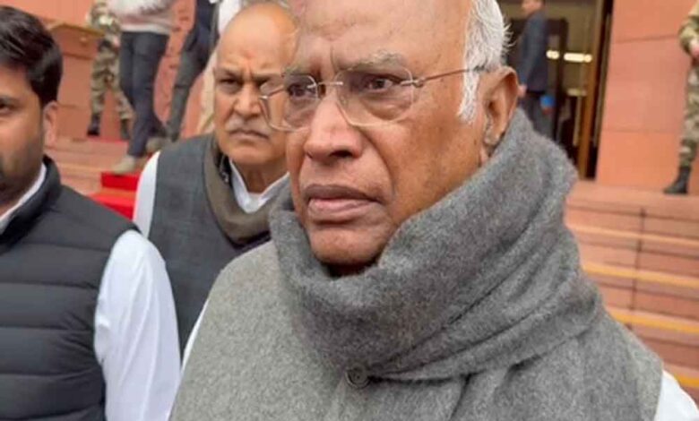 अजित-पवार-की-विमान-दुर्घटना-में-मौत,-राजनीति-में-उठी-भूचाल:-खड़गे-ने-जताई-जांच-की-आवश्यकता