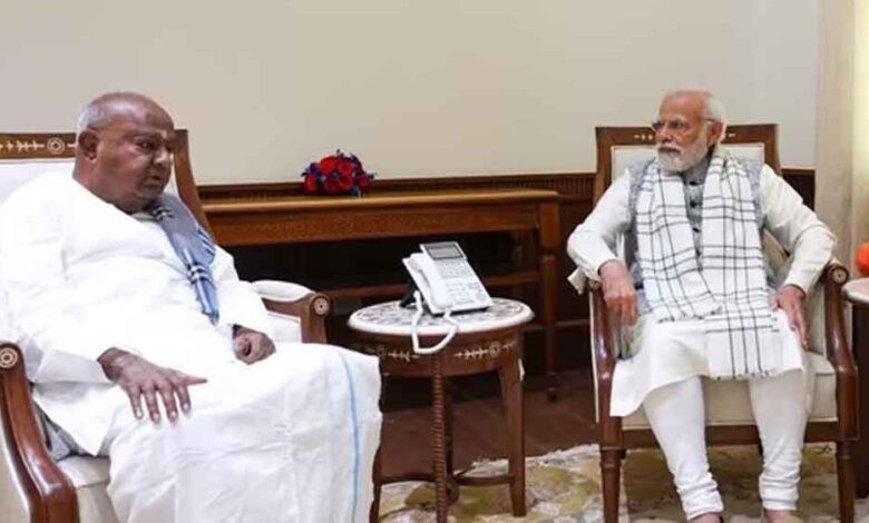 प्रधानमंत्री मोदी ने HD देवगौड़ा से की सौजन्य मुलाकात, विकास में योगदान की सराहना