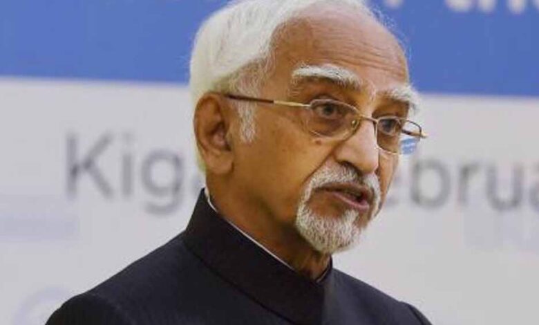 पूर्व राष्ट्रपति हामिद अंसारी के बयान पर बवाल: ‘भारतीय लुटेरा था गजनवी’, BJP ने कांग्रेस पर हमला बोला