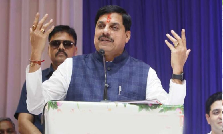 मोहन यादव का बड़ा ऐलान: मध्य प्रदेश के संविदा कर्मी होंगे नियमित, 10 साल सेवा वाले पाएं ढेरों सुविधाएं
