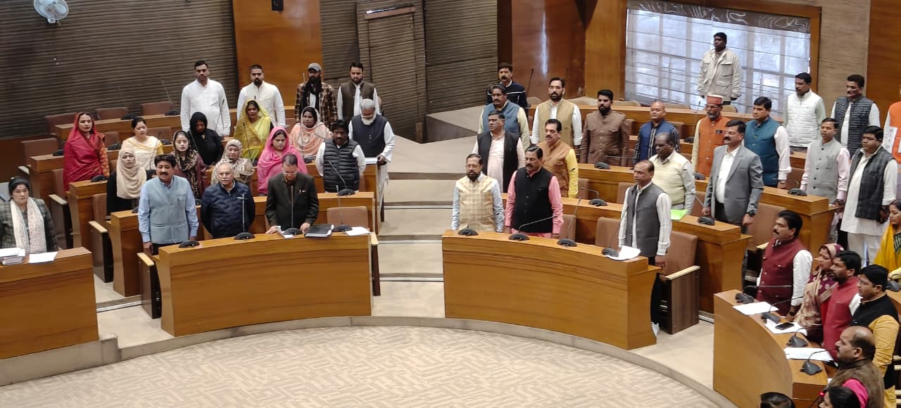 भोपाल नगर निगम में अपनों का विद्रोह: गोवंश मुद्दे पर बीजेपी पार्षदों ने घेरी अपनी ही सरकार, वेटरनरी डॉक्टर सस्पेंड