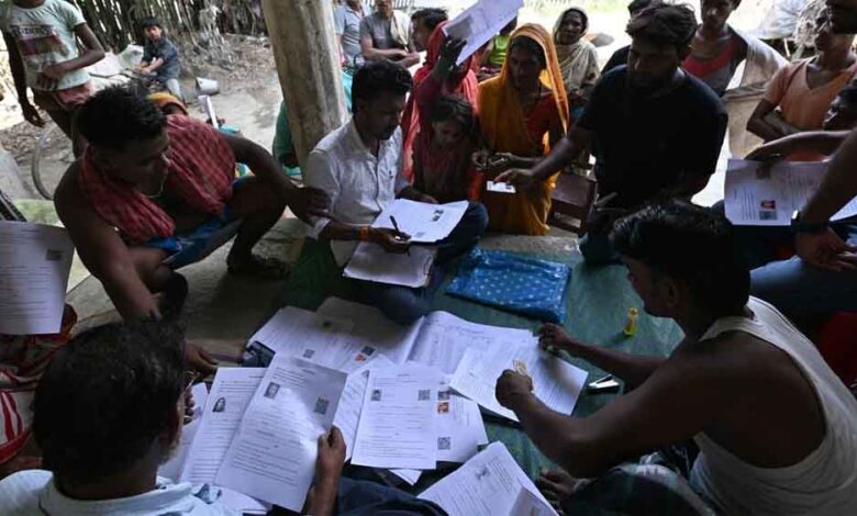 पिता से छोटा बेटा और 6 संतानों का रिकॉर्ड: 7 लाख मतदाताओं में मिली हैरान कर देने वाली गड़बड़ियाँ!