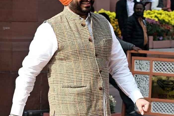 उस-परिवार-के-वारिस-से-हाथ-नहीं-मिलाऊंगा—-राहुल-के-‘गद्दार’-वार-पर-रवनीत-बिट्टू-का-पलटवार