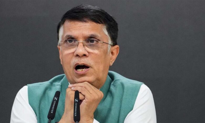 कांग्रेस-ने-pm-मोदी-के-लिए-बुक-किया-फ्लाइट-टिकट,-कहा-बस-प्लेन-में-बैठिए,-लोग-इंतजार-कर-रहे