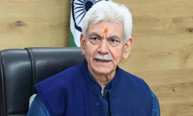 मनोज-सिन्हा-का-कड़ा-संदेश:-देशद्रोह-करने-वालों-को-नहीं-मिलेगी-माफी,-आतंकियों-की-सात-पीढ़ियां-भी-याद-रखेंगी