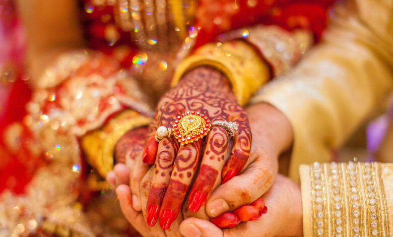 गुजरात-सरकार-का-नया-कदम:-मां-बाप-को-मैसेज,-फिर-होगी-शादी!-आप-किसके-साथ-हैं?