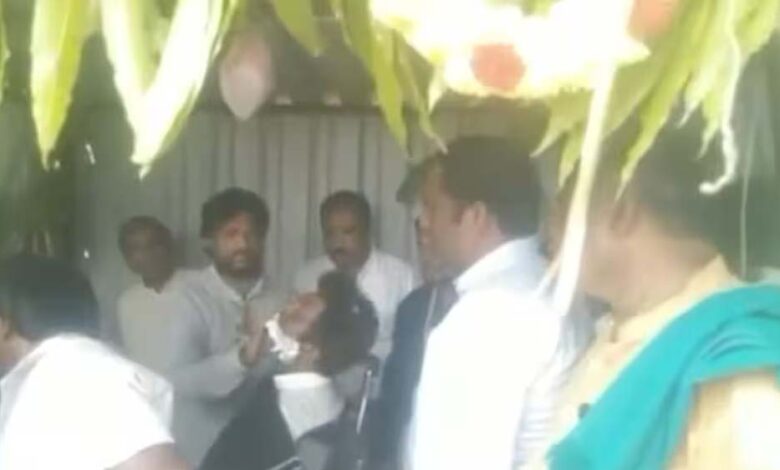 इस-गांव-में-दलितों-के-बाल-काटने-की-परंपरा-खत्म,-सरकार-ने-दिलाया-समान-अधिकार