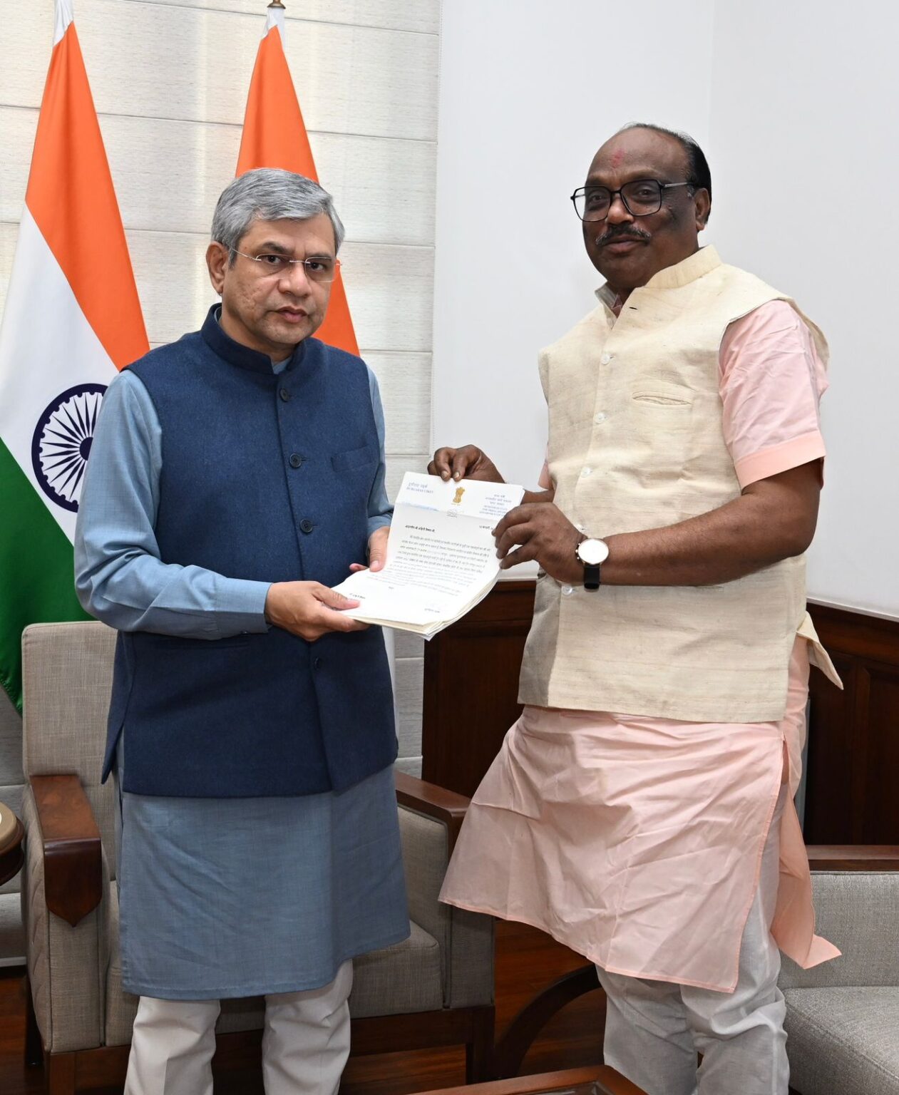 बैतूल संसदीय क्षेत्र की रेल समस्याओं पर केंद्रीय मंत्री दुर्गादास उइके की रेल मंत्री अश्विनी वैष्णव से अहम बैठक