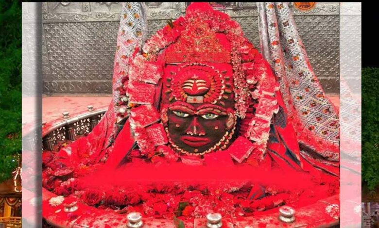 महाकाल-की-नगरी-में-अबीर-गुलाल-की-धूम,-पंडे-पुजारियों-ने-भक्तों-के-साथ-मनाया-उत्सव