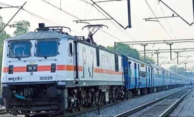 रेलवे ने क्रिकेट फैंस को दिया बड़ा तोहफा, दिल्ली से साबरमती तक चलेगी स्पेशल ट्रेन