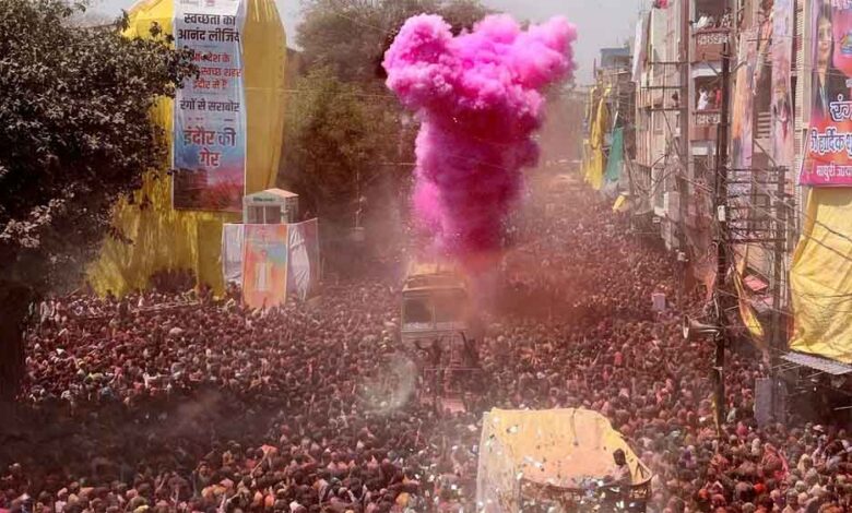 इंदौर में देश का सबसे बड़ा रंगोत्सव: 4 किमी जुलूस, 5 घंटे का जश्न, तोप-मिसाइलों से होगी पुष्प वर्षा