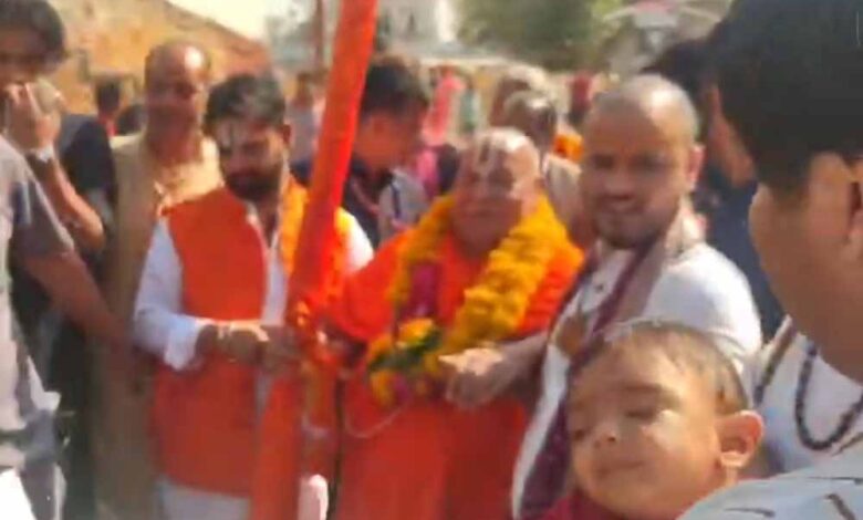 जगद्गुरु रामभद्राचार्य महाराज का ओरछा आगमन, शिष्यों संग भगवान राम के दरबार में मत्था टेका