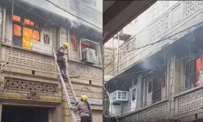 घर में आग से फटे सिलेंडर व एसी कंप्रेसर, बाथरूम में बचने घुसी महिला की दम घुटने से मौत