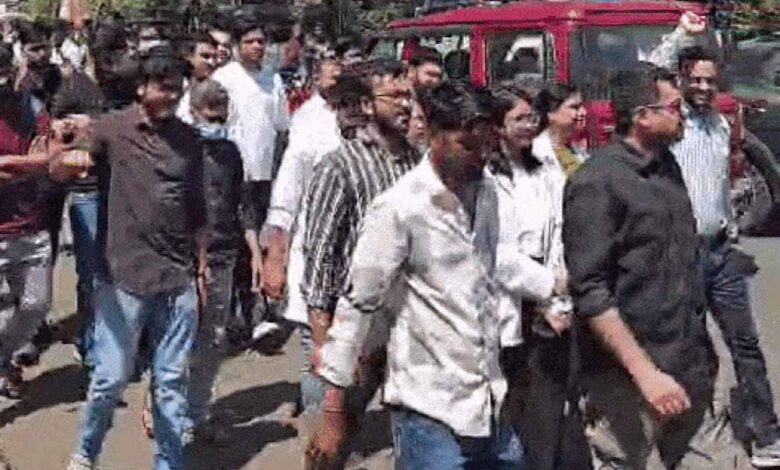 MP के मेडिकल कॉलेजों में 8 हजार डॉक्टर्स हड़ताल पर, स्टापेंड संशोधन लागू न होने पर  प्रदर्शन से इलाज ठप