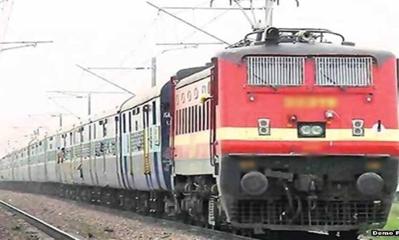 होली के बाद ट्रेनें फिर फुल, जबलपुर से दिल्ली, इंदौर, जयपुर और अहमदाबाद के यात्रियों की बढ़ी परेशानी