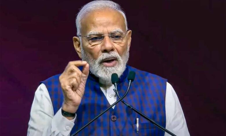LPG संकट पर PM मोदी की हाईलेवल बैठक, पेट्रोलियम और विदेश मंत्री के साथ की स्थिति की समीक्षा
