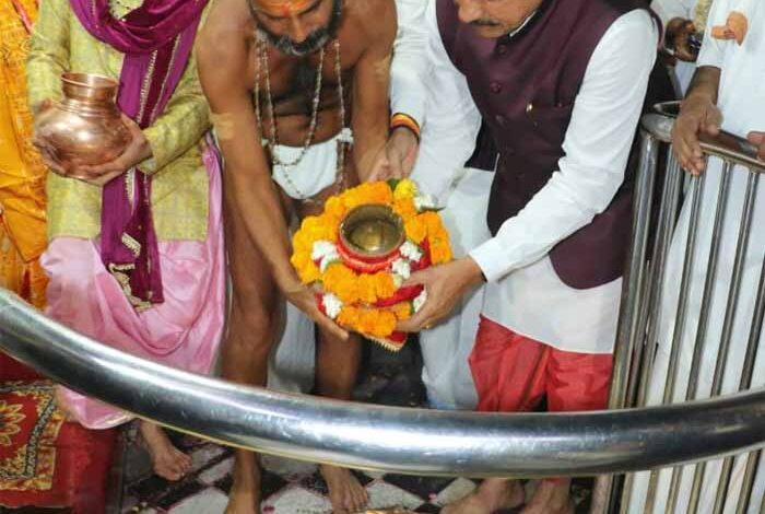 मुख्यमंत्री डॉ. यादव ने ममलेश्वर में जलाभिषेक एवं पूजन किया