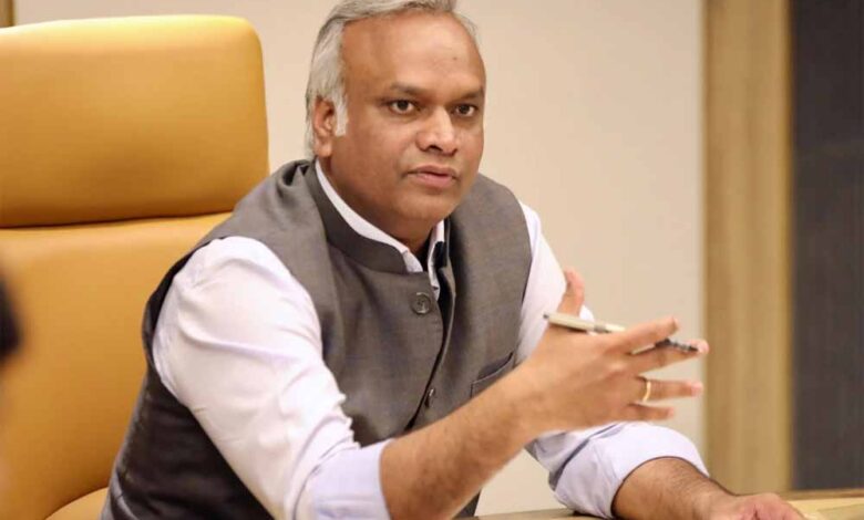 कर्नाटक का आईटी सेक्टर नई ऊंचाई पर: इस साल निर्यात 5.50 लाख करोड़ रुपये पार करेगा – प्रियांक खड़गे