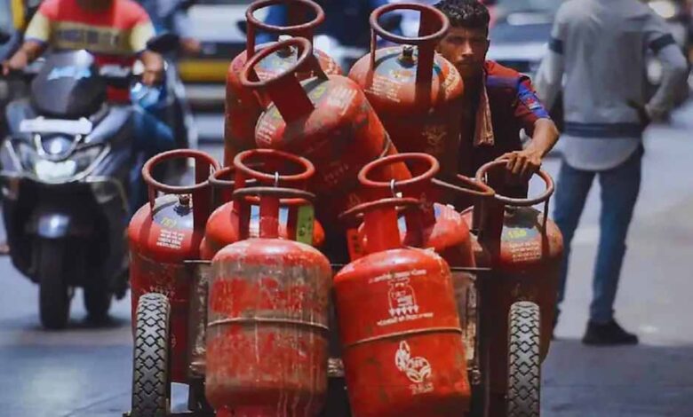 एलपीजी सब्सिडी के लिए बड़ा बजट: 2025-26 में तेल कंपनियों को 30,000 करोड़ देगी सरकार
