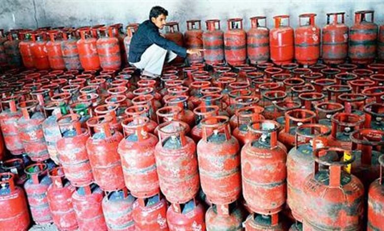 राजगढ़ में गैस एजेंसियों के लिए नए नियम लागू, ज्यादा पैसे लेने पर कलेक्टर ने की कार्रवाई की चेतावनी