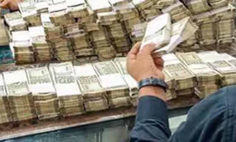 दिल्ली से UP-MP तक बड़ी रेड: कैश-गहनों का अंबार, 200 करोड़ के काले धन का खुलासा