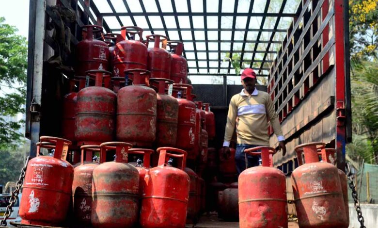LPG संकट पर कोर्ट सख्त: केंद्र ने नोटिस का दिया ये जवाब
