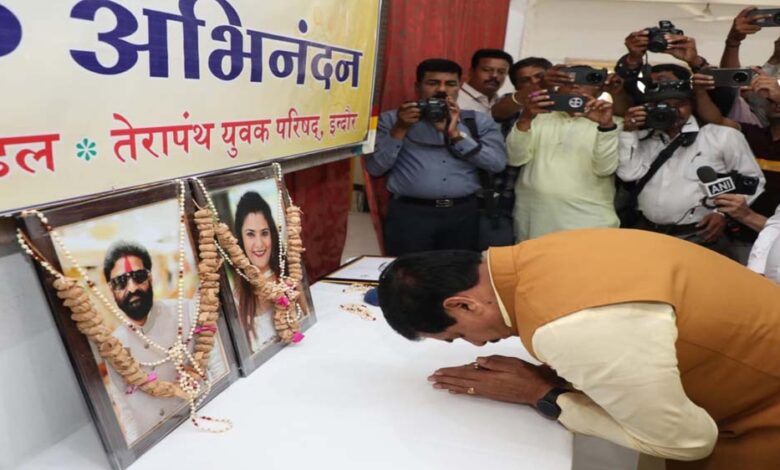 इंदौर अग्निकांड में पीड़ित परिवार से मिले सीएम डॉ. मोहन यादव, बोले- हम आपके साथ हैं, छलका दर्द