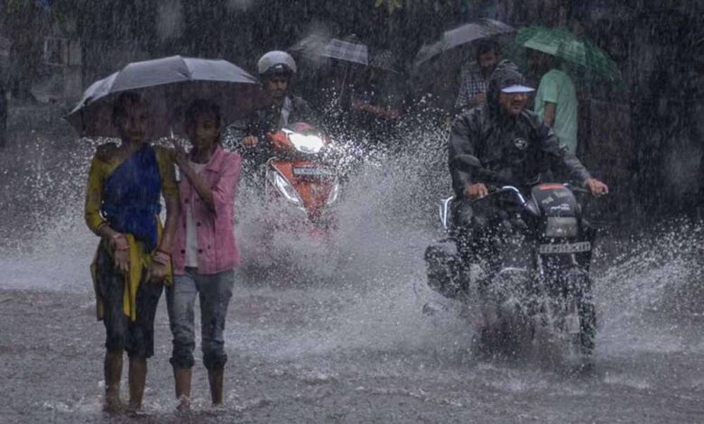 यूपी में बदलेगा मौसम का मिजाज: कई जिलों में बारिश और ओलावृष्टि का अलर्ट, जानें ताजा अपडेट