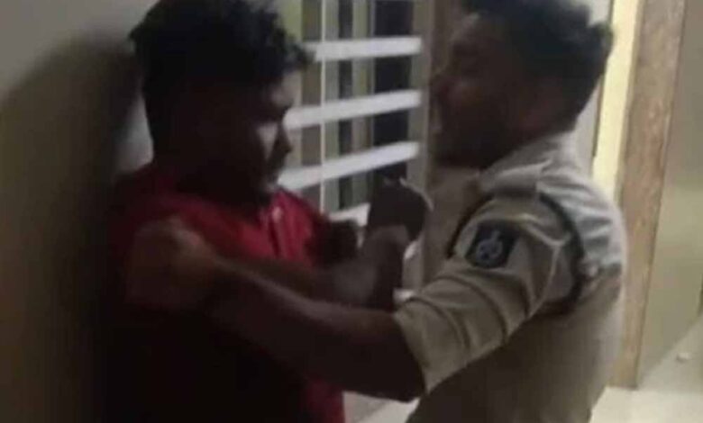 दमोह जिला अस्पताल में बवाल, जेल प्रहरी की वर्दी फाड़ने की कोशिश; वीडियो वायरल, जांच शुरू