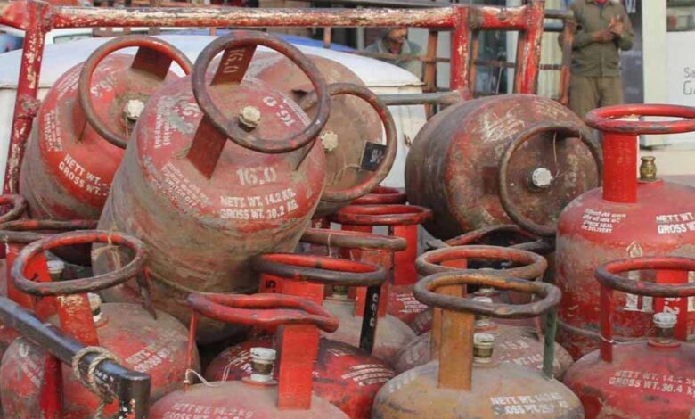 ईरान युद्ध के बीच LPG सप्लाई पर मंडराया संकट, सरकार ने दी राहत की बड़ी खबर