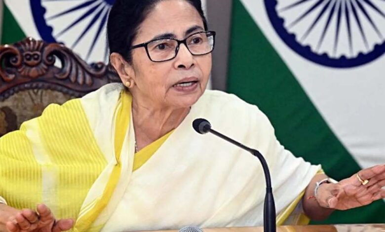 ममता बनर्जी का मास्टरस्ट्रोक: महिलाओं और बेरोजगारों को मासिक भत्ता, जानें 10 बड़े वादे