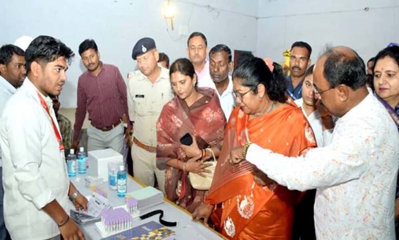 प्रभारी मंत्री उइके ने सरई में मल्टीस्पेशियलिटी मेगा स्वास्थ्य शिविर का किया अवलोकन