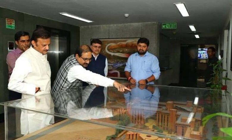 उप मुख्यमंत्री शुक्ल ने इंडियन हैबिटैट सेंटर का किया अवलोकन