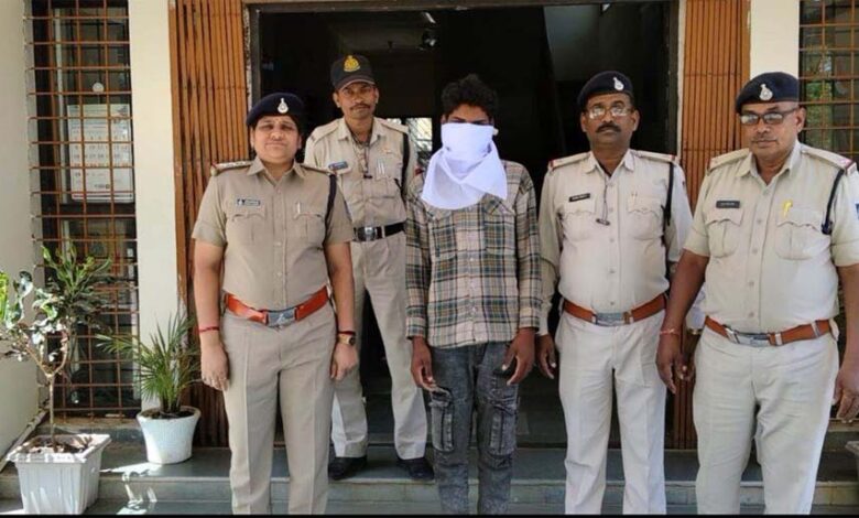 डेढ़ माह में भी नहीं उड़ा पाए चोरी का माल: नाबालिग साथी संग आरोपी धराया, तेल-घी और नकदी बरामद